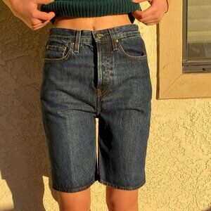 Totême Classic Denim Short 100% organic cotton.